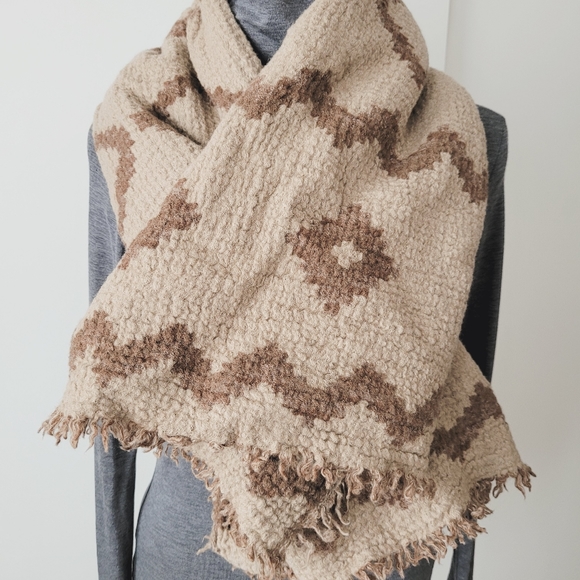 Wilfred Diamond Mosaic Blanket Scarf - Picture 4 of 6
